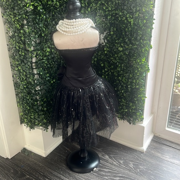 Elegant Black Mannequin Dress with Bow - Picture 4 of 5